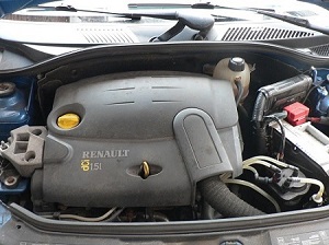 Under bonnet view of a Renault Clio diesel.